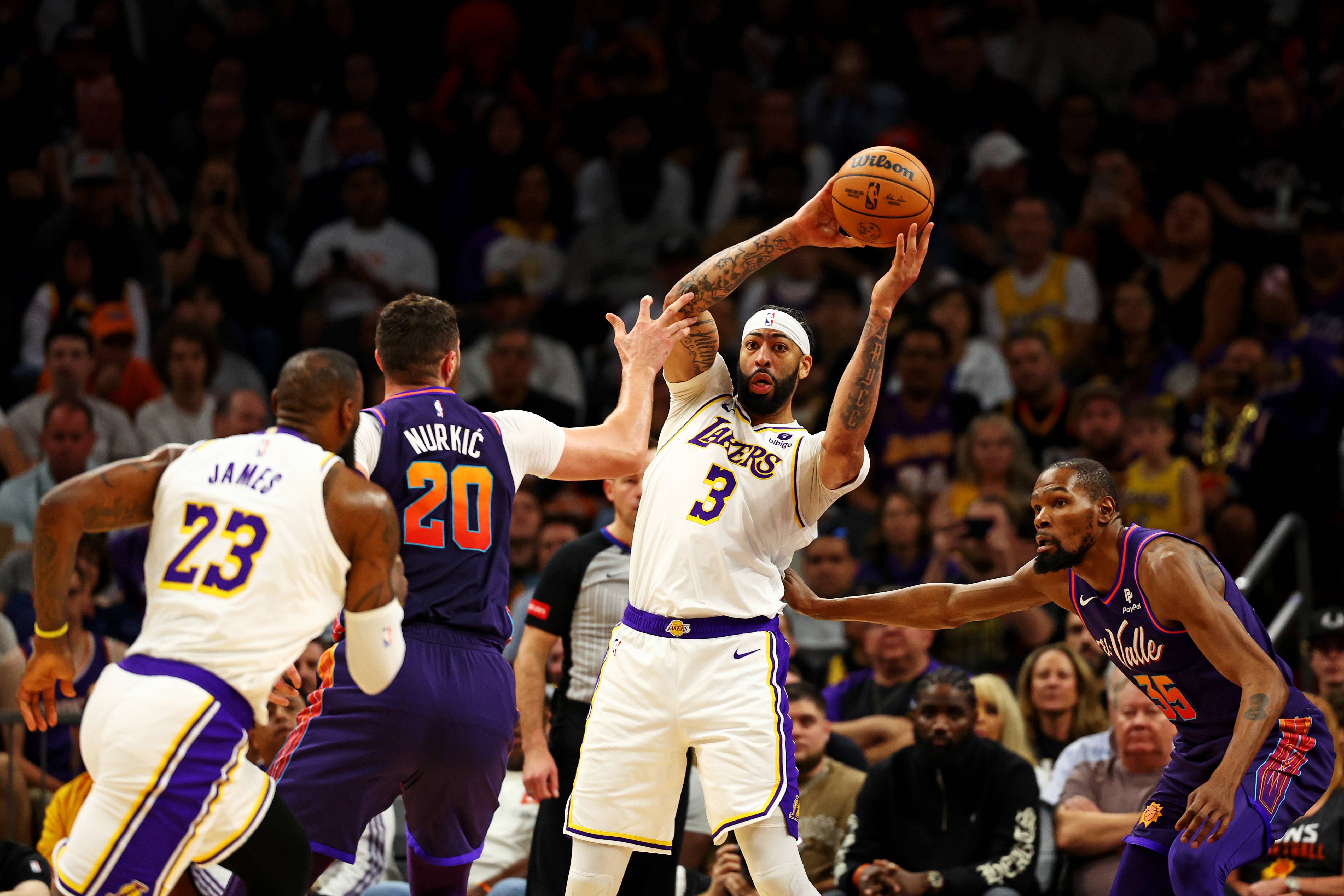 浓眉哥迎来二十赛季高光表现，巴塞罗那球迷沸腾！的简单介绍