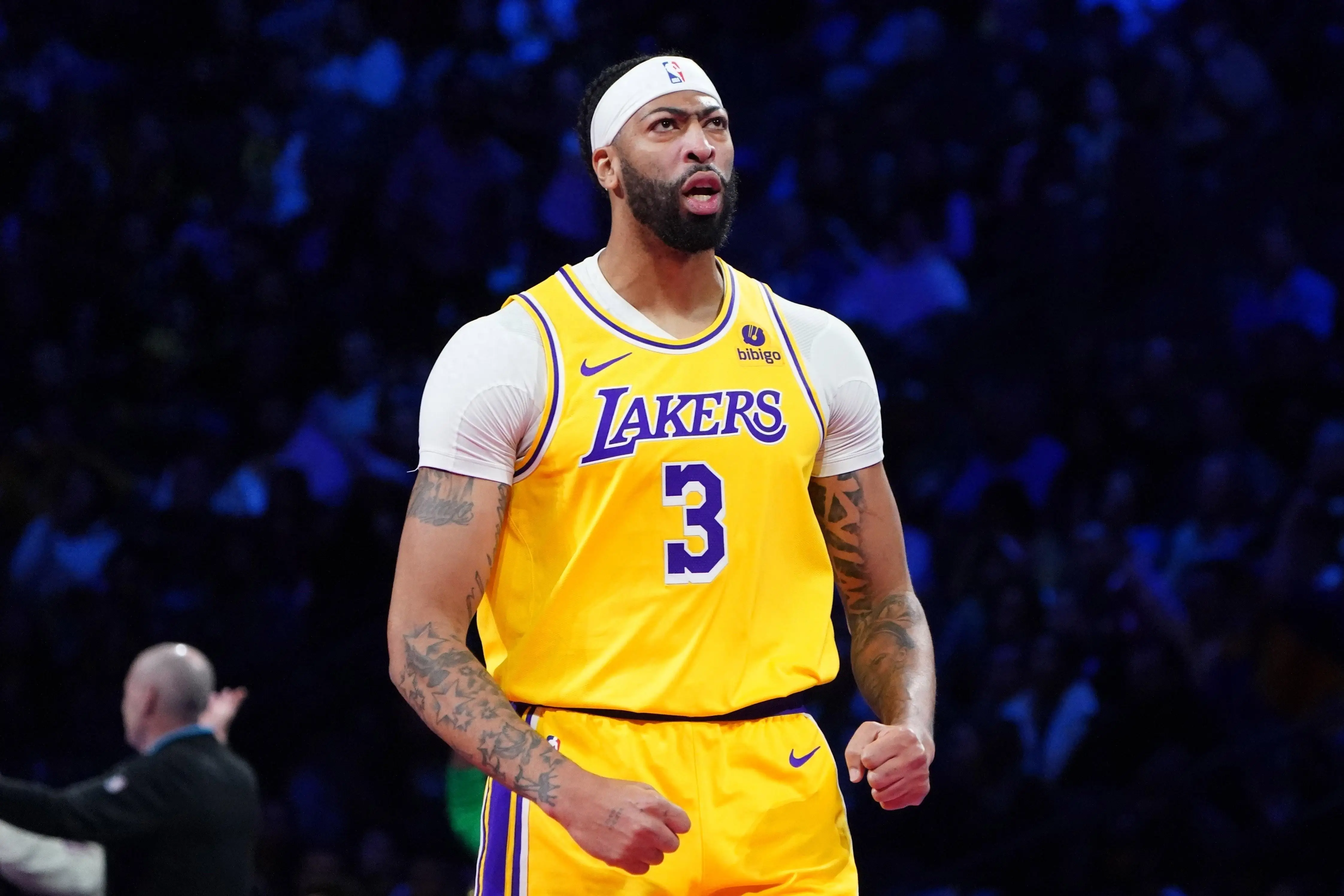 开云中国浓眉哥回归赛场，战术调整首场状态亮眼，SKT观众沸腾！的简单介绍