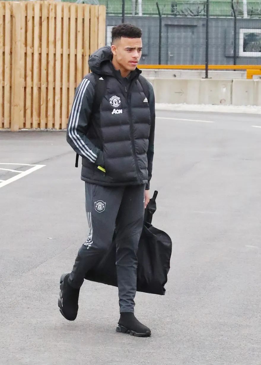 开云手机版赛前埃因霍温调整名单以备欧联，调整名单环节打磨，更衣室稳定，临场指挥获称赞的简单介绍