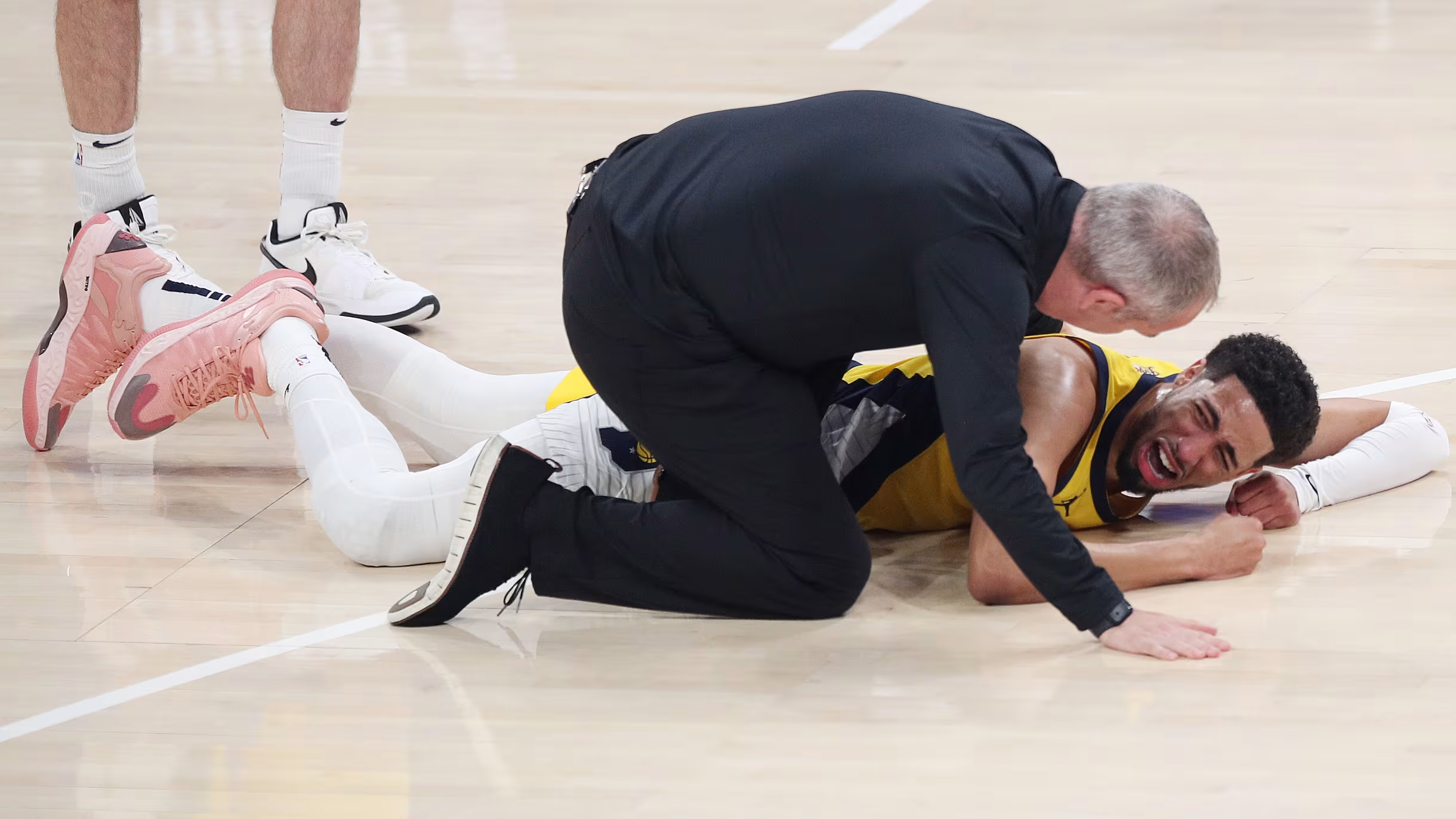 包含集结日印第安纳步行者调整名单以备荷甲;篮板制胜环节打磨;球迷炸锅;训练强度明显提升的词条 包含集结日印第安纳步行者调整名单以备荷甲;篮板制胜环节打磨;球迷炸锅;训练强度明显提升的词条